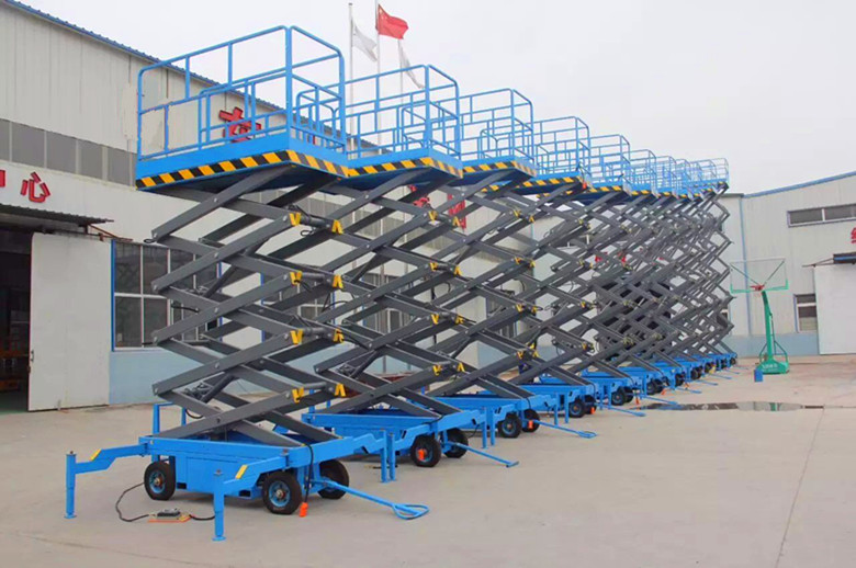        成都中成重工機械設(shè)備有限公司專業(yè)生產(chǎn)成都升降機、四川升降機、成都升降貨梯、固定式升降機、導軌式升降機、移動式升降機、剪叉式升降機、升降機平臺、液壓升降機、升降貨梯。本公司生產(chǎn)設(shè)備精良，工藝先進合理，檢測手段齊全，技術(shù)力量雄厚;產(chǎn)品共有多個系列、十多個品種，并承接各種非標產(chǎn)品的設(shè)計和制作，規(guī)格齊全，質(zhì)量保證，所生產(chǎn)的升降機、升降平臺符合國家行業(yè)標準，廣泛用于建筑業(yè)室內(nèi)外裝修、車間、車站碼頭、超市、大廳等高空作業(yè)和工業(yè)生產(chǎn)流水線及各樓層間的上下載貨;產(chǎn)品銷往西南各地，受到廣大用戶的好評。 　　公司主要產(chǎn)品有升降機平臺、液壓升降機、升降貨梯等。產(chǎn)品廣泛地被用于電力、交通、通訊、路燈、建筑裝潢、園林、廣告、高速公路、大型廠礦企業(yè)等領(lǐng)域。無礙障升降平臺系列廣泛適用于居民小區(qū)、行政辦公大樓、地鐵、銀行、體育館、醫(yī)院等公共場所。 　　公司擁有完善的銷售和售后服務(wù)體系，為不同行業(yè)的客戶提供全方位的應(yīng)用解決方案，使我公司產(chǎn)品與客戶使用無縫對接。經(jīng)過長期的發(fā)展，在我們所涉及的領(lǐng)域積累了眾多客戶和出色口碑，客戶滿意和信任是我們的目標，堅持創(chuàng)新和拓展是公司的發(fā)展方向，對產(chǎn)品質(zhì)量精益求精是每位同仁恪盡職守的準則，中成重工機械設(shè)備熱忱歡迎各界用戶到公司參觀指導和技術(shù)合作。我們將以優(yōu)惠的價格，高標的品質(zhì)，優(yōu)質(zhì)的售后服務(wù)與您密切合作，不斷滿足您的需求。  